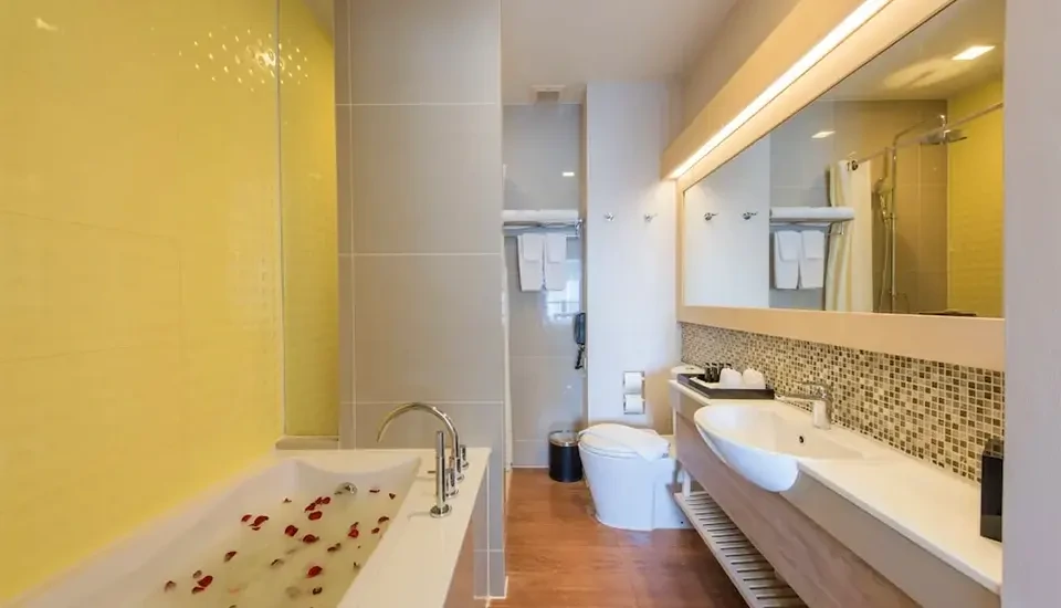 هتل هالیدی انانگ بیچ ریزورت